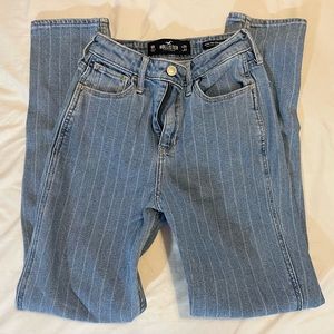 GENTLY WORN HOLLISTER MOM JEANS SIZE 0